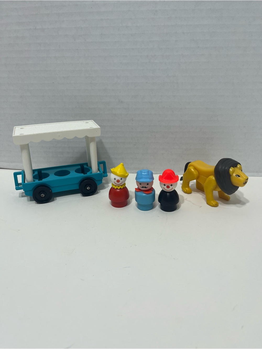VINTAGE fisher Price Little People Circus lot toys clowns lion trolley